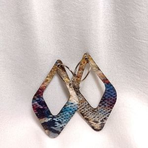 Adorable earrings 👀